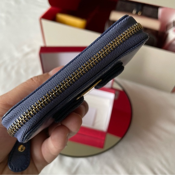 Salvatore Ferragamo zippy wallet - Picture 5 of 16
